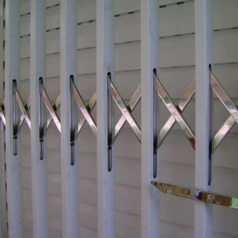 Collapsible stainless steel gates for doors, windows or stores' windows