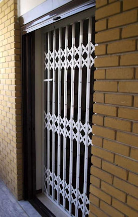 Viometaloumin retractable security systems for mounting on a balcony door